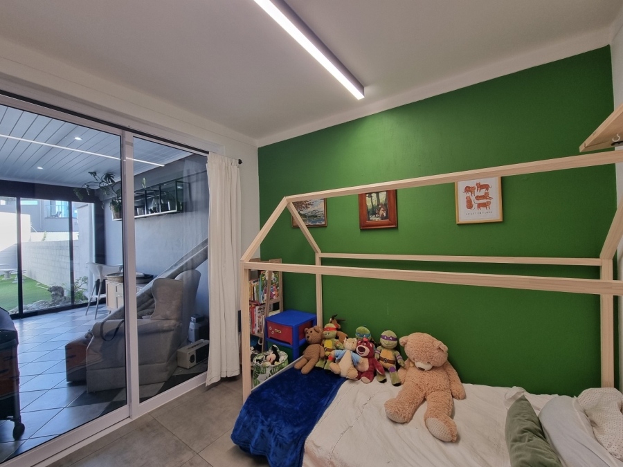 3 Bedroom Property for Sale in Waves Edge Western Cape